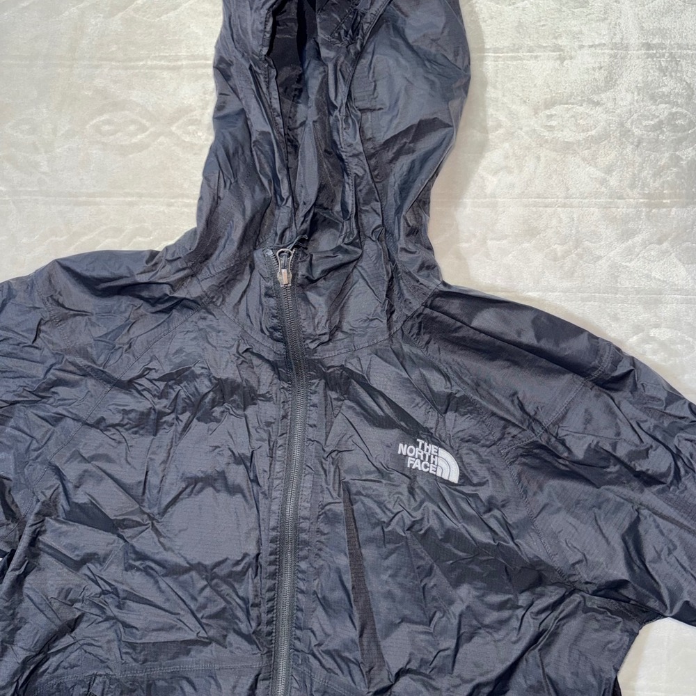The North Face Men's Water Resistant Lightweight Jacket - Picture 2 of 4